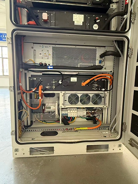 Unidad de refrigeración líquida y caja de control de alta tensión